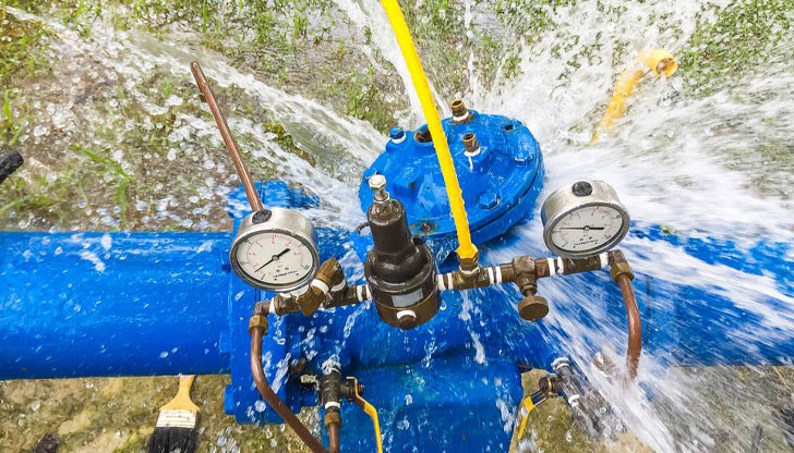 Спукани са много водоотводи в града Спукани са много водоотводи в града