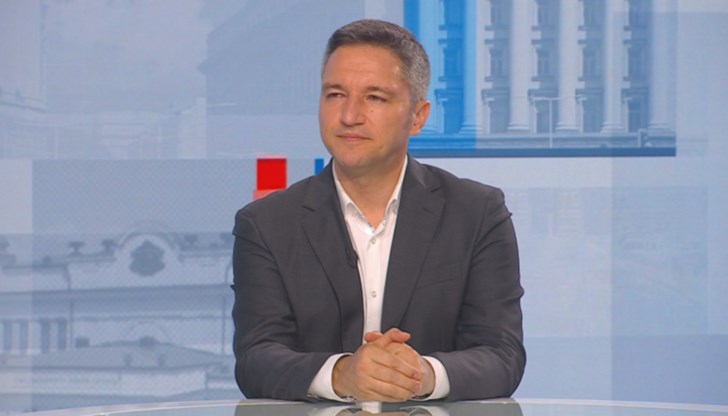 Ще стоим далеч от поредните сглобки, които вече се очертават на хоризонта, каза той Ще стоим далеч от поредните сглобки, които вече се очертават на хоризонта, каза той