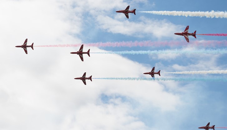 Другият пилот е ранен Другият пилот е ранен