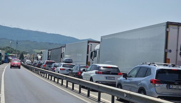 Образувала се е опашка от близо 1,5 километра на изход от България Образувала се е опашка от близо 1,5 километра на изход от България