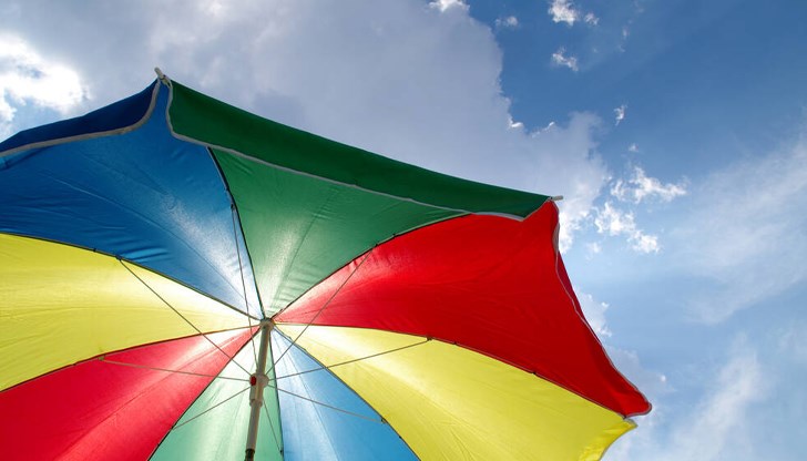 Краткотрайни валежи, гръмотевични бури и градушки се очакват от средата на седмицата