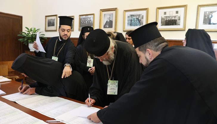 Очаква се следобед да бъде обявено името на новоизбрания български патриарх.