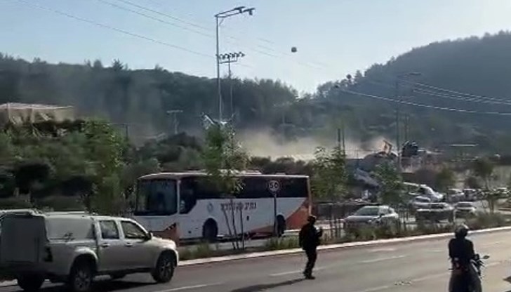 Свидетели твърдят, че е било поразено футболно игрище в Хурфейш Свидетели твърдят, че е било поразено футболно игрище в Хурфейш