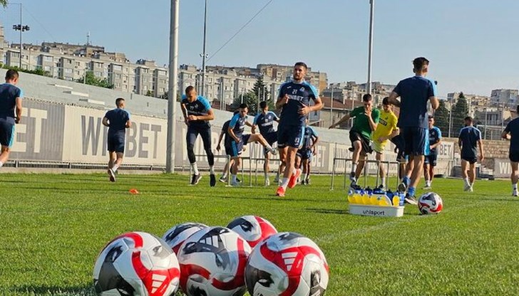 Апостолов е известен със своята упоритост и опит, което го прави ценен актив за отбора