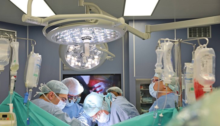 В момента пациентката се намира в реанимация и е в стабилно състояние, съобщи проф. Ивелин Такоров