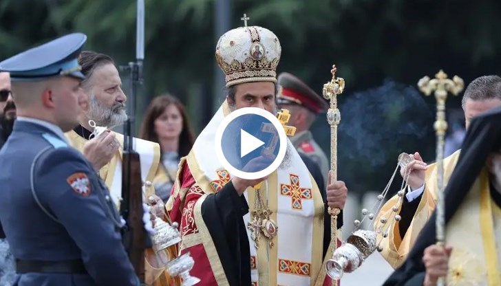 Посрещнаха го с с викове "Достоен!" в катедралния храм