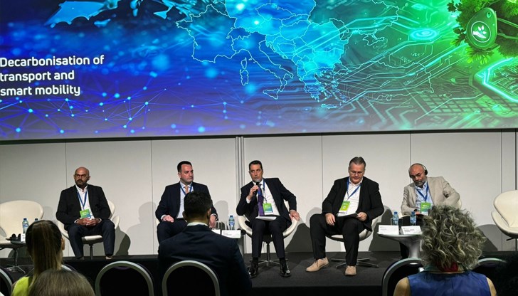 Транспортното министерство също има пробив по огромната поръчка за закупуване на 35 нови влака Транспортното министерство също има пробив по огромната поръчка за закупуване на 35 нови влака