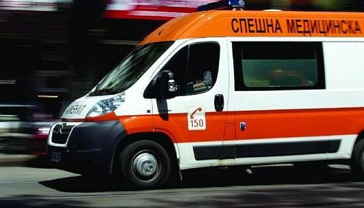 Ударили са се лек автомобил и мотоциклет Ударили са се лек автомобил и мотоциклет