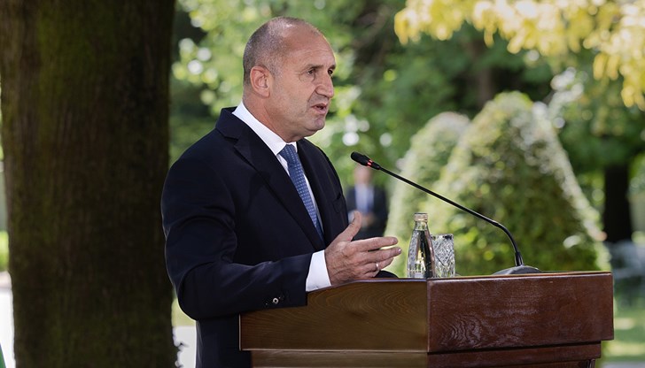 Водената от президента ни делегация е напуснала сградата след четири минути чакане Водената от президента ни делегация е напуснала сградата след четири минути чакане