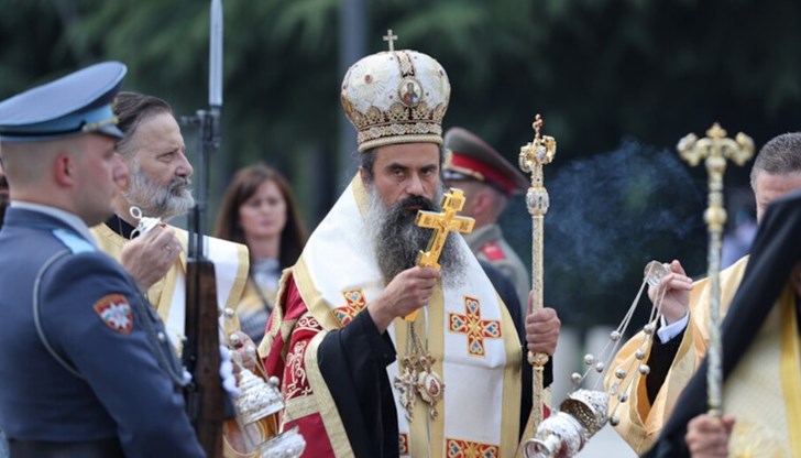 Той наследява харизматичния патриарх Неофит