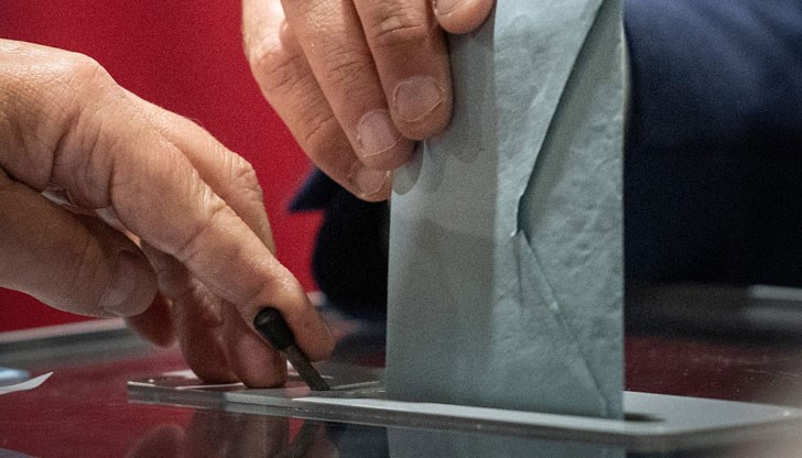 Избирателните секции отварят в 08:00 часа Избирателните секции отварят в 08:00 часа