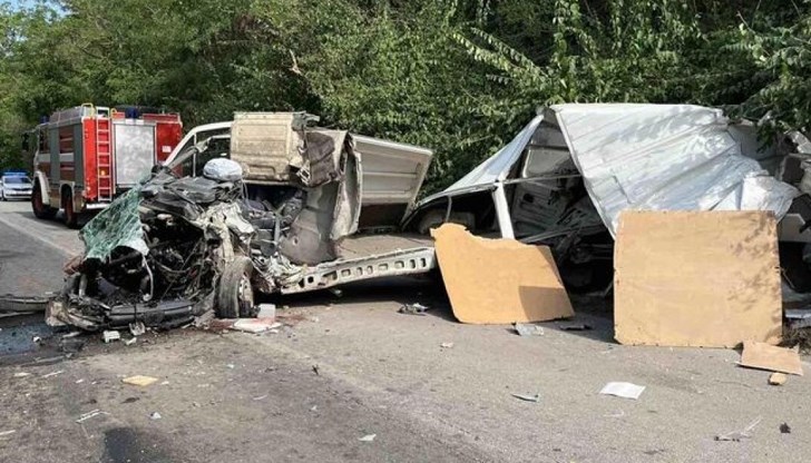 Двама души пострадаха при тежка катастрофа на пътя Свищов – Ореш