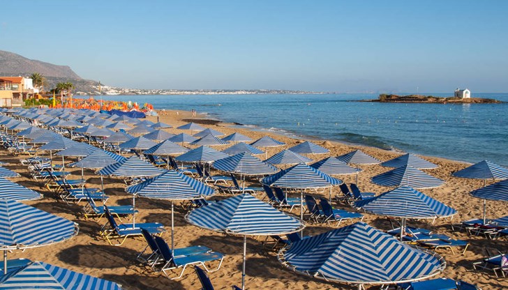 В южната ни съседка шезлонгът и чадърът се плащат, изисква се и минимална консумация за плажуващите