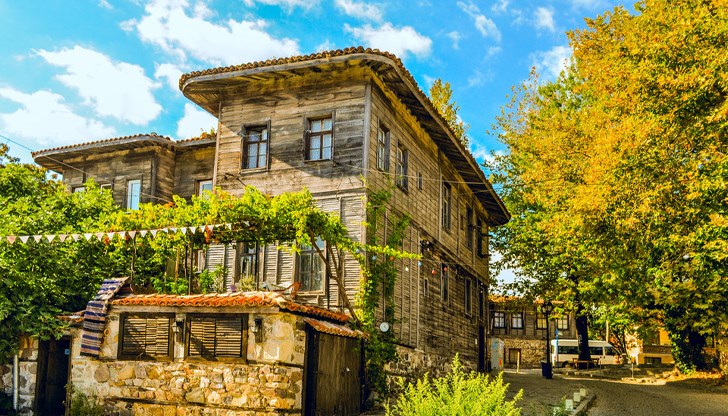 В разгара на летния сезон все повече мними екскурзоводи се появяват на юг по морето В разгара на летния сезон все повече мними екскурзоводи се появяват на юг по морето