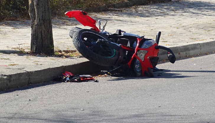 Мъжът е с открита фрактура на крака Мъжът е с открита фрактура на крака