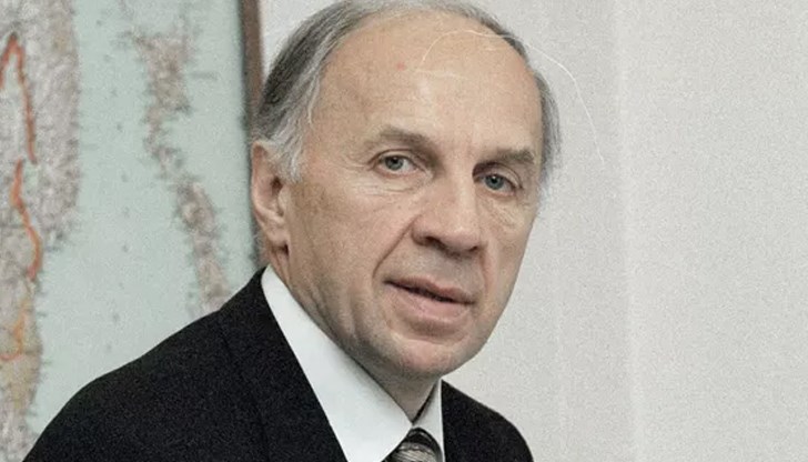 В периода 2008-2009 г. той и семейството му получиха български паспорти В периода 2008-2009 г. той и семейството му получиха български паспорти