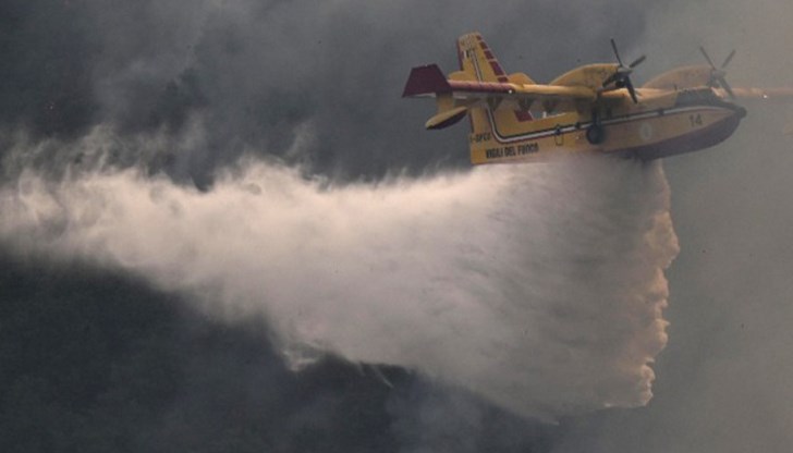 Френската помощ включва разузнавателни и противопожарни летателни машини Френската помощ включва разузнавателни и противопожарни летателни машини