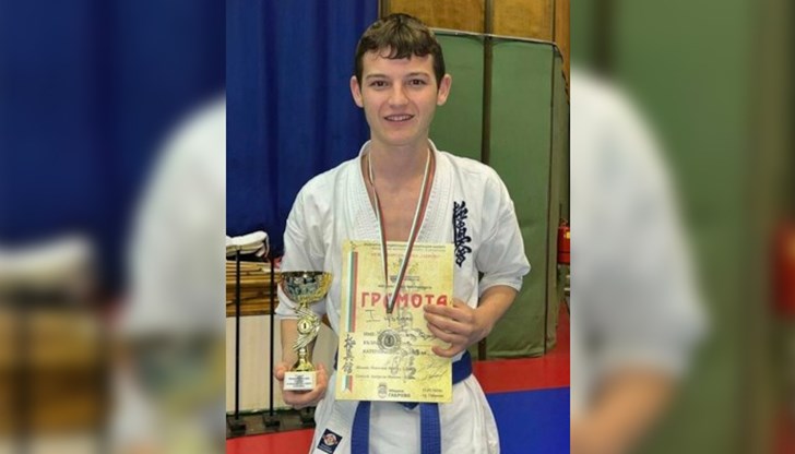 Християн Филипов е спасител от около 20 дни Християн Филипов е спасител от около 20 дни