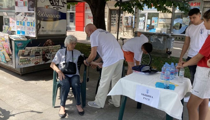 Как се справят русенци с изключително високите температури и какво препоръчват кардиолозите? Как се справят русенци с изключително високите температури и какво препоръчват кардиолозите?