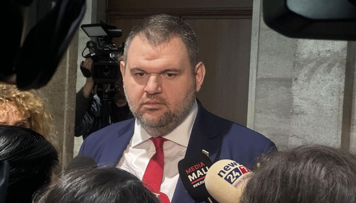 Председателят на партията Делян Пеевски вече ясно заяви, че няма намерение да подава оставка Председателят на партията Делян Пеевски вече ясно заяви, че няма намерение да подава оставка