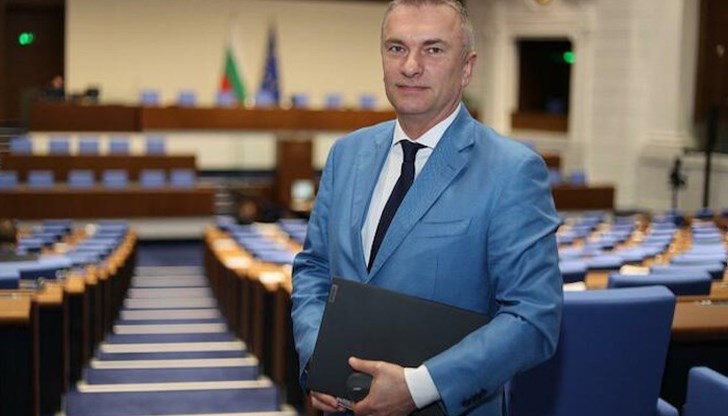 Писмото е подписано от 17 народни представители, начело с Джевдет Чакъров