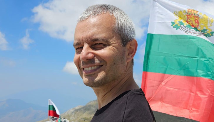 Църквата показа, че е по-мъдра от държавата ни, заяви лидерът на "Възраждане"