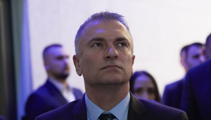 Изключеният депутат от ДПС публикува снимка пред резиденцията на почетния председател Ахмед Доган Изключеният депутат от ДПС публикува снимка пред резиденцията на почетния председател Ахмед Доган