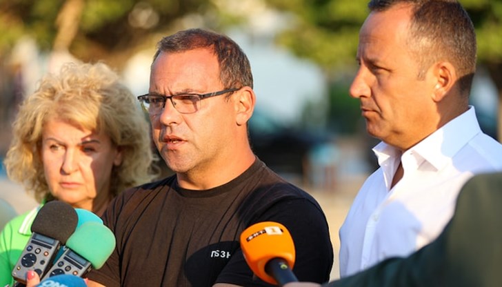 Ситуацията все още е критична, има реална заплаха за населените места в района, заяви комисар Валентин Василев Ситуацията все още е критична, има реална заплаха за населените места в района, заяви комисар Валентин Василев