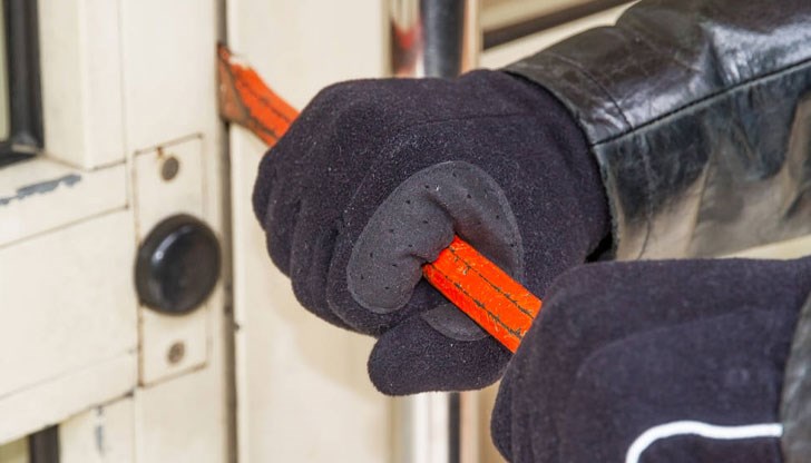 1441 лева откраднати след разбиване на стъклопакет и интериорни врати 1441 лева откраднати след разбиване на стъклопакет и интериорни врати