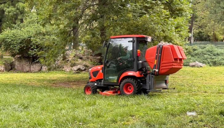 Обработката на тревните площи в Русе ще се извършва от служители на ДЗЗД „Паркстрой“ и ОП „Паркстрой“ Обработката на тревните площи в Русе ще се извършва от служители на ДЗЗД „Паркстрой“ и ОП „Паркстрой“