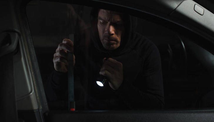 Автомобилът е бил паркиран до блок "Скъта" Автомобилът е бил паркиран до блок "Скъта"