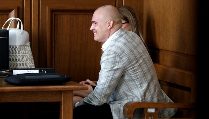 Делото за плагиатство срещу адвокат Петър Илиев отложено заради нередовни призовки Делото за плагиатство срещу адвокат Петър Илиев отложено заради нередовни призовки