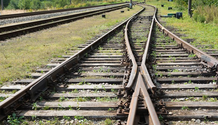 Железопътният трафик временно прекъснат поради пожар в землището на старозагорското село Арнаутито Железопътният трафик временно прекъснат поради пожар в землището на старозагорското село Арнаутито