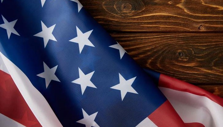 Пожарникарят Кори Комператоре загина, опитвайки се да предпази семейството си Пожарникарят Кори Комператоре загина, опитвайки се да предпази семейството си