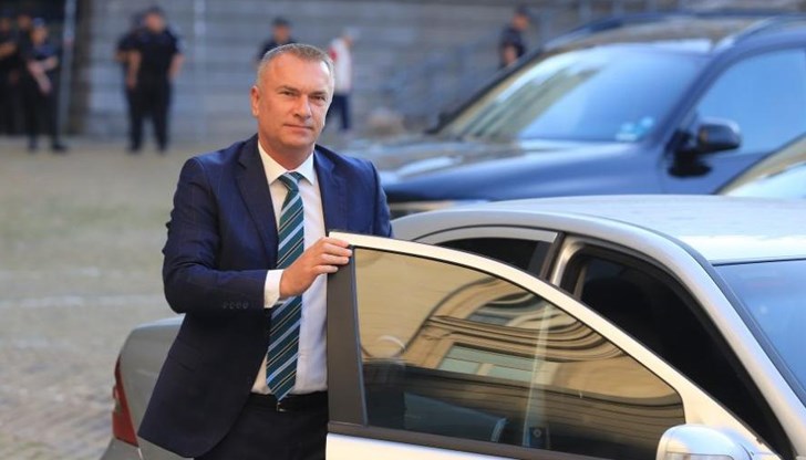 Заместник-председателят на ДПС Джейхан Ибрямов е изключен от парламентарната група на партията