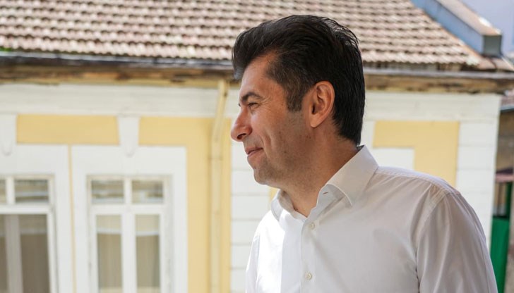 Следващите реформи, нужни на България, са невъзможни с тях, смята съпредседателят на ПП-ДБ Следващите реформи, нужни на България, са невъзможни с тях, смята съпредседателят на ПП-ДБ