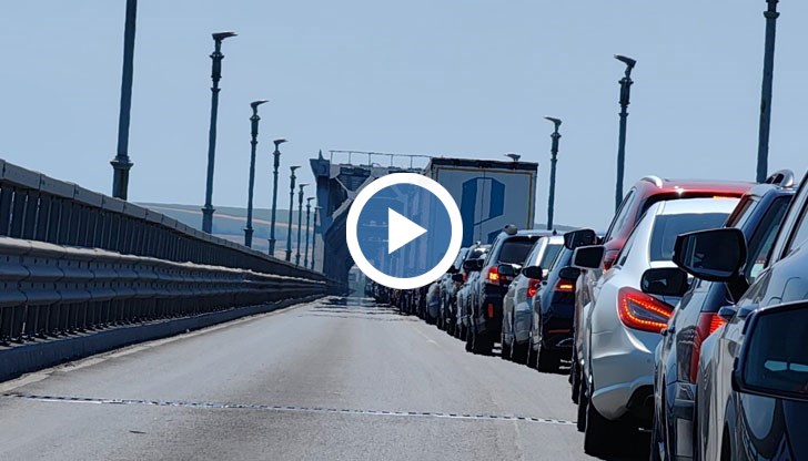 Трафикът от камиони и леки автомобили от румънска страна е убийствен