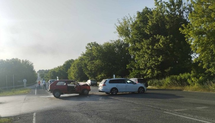 Удариха се два леки автомобила