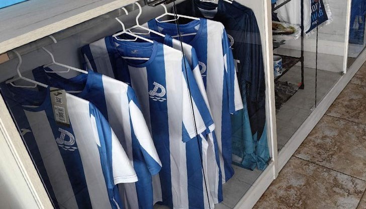 Наложили са се извънредни поръчки, а през август клубът ще пусне в продажба и новия резервен екип Наложили са се извънредни поръчки, а през август клубът ще пусне в продажба и новия резервен екип