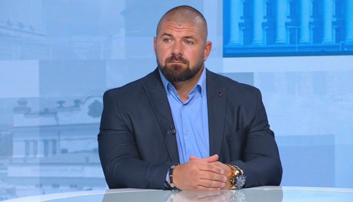 Дарин Георгиев обяви подкрепата на шест депутати за "Има такъв народ" Дарин Георгиев обяви подкрепата на шест депутати за "Има такъв народ"