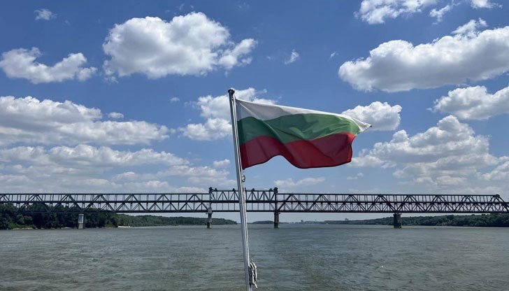 Трима работят нещо, други 15 регулират и си бъркат в носа, описва ситуацията русенец Трима работят нещо, други 15 регулират и си бъркат в носа, описва ситуацията русенец