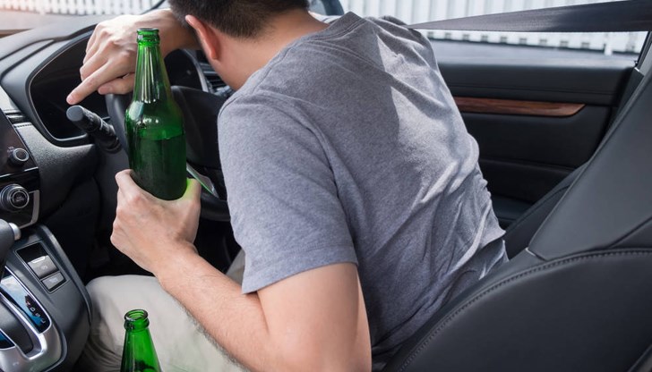 Полицията в Русе спря рецидивист зад волана с алкохол в кръвта Полицията в Русе спря рецидивист зад волана с алкохол в кръвта