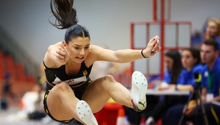 Българката се отличи с изключителни резултати в скока на дължина Българката се отличи с изключителни резултати в скока на дължина