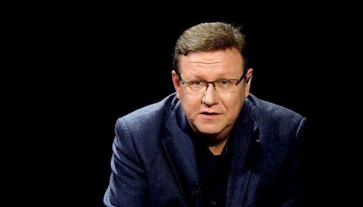 Според него „Пеевски се опитва да овладее партията и отказа да стане подставено лице на Доган, както бяха предишните на ДПС“