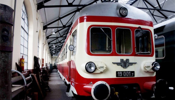 БДЖ пуска ретро мотриса за празника на железничаря БДЖ пуска ретро мотриса за празника на железничаря