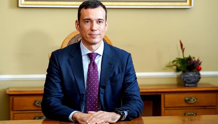 ГЕРБ-СДС поискаха по-рано оставката му