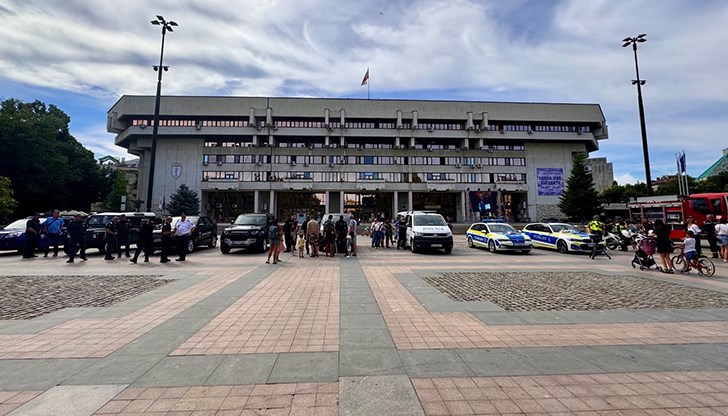 Церемония пред ОДМВР - Русе отбеляза 145 години от създаването на МВР