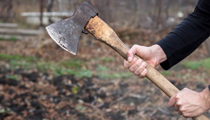 Брат му е със счупени крака Брат му е със счупени крака