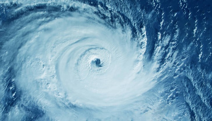 Нови изследвания разкриват паралелни вихрени бури и в двете полукълба Нови изследвания разкриват паралелни вихрени бури и в двете полукълба