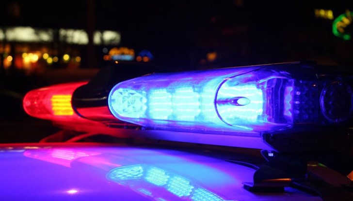 Претърсват имотите му за наркотици и оръжие